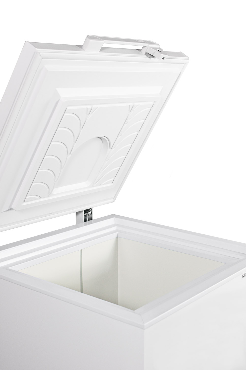 Commercial -45 C capable chest freezer with digital thermostat and 4.8 cu.ft. capacity